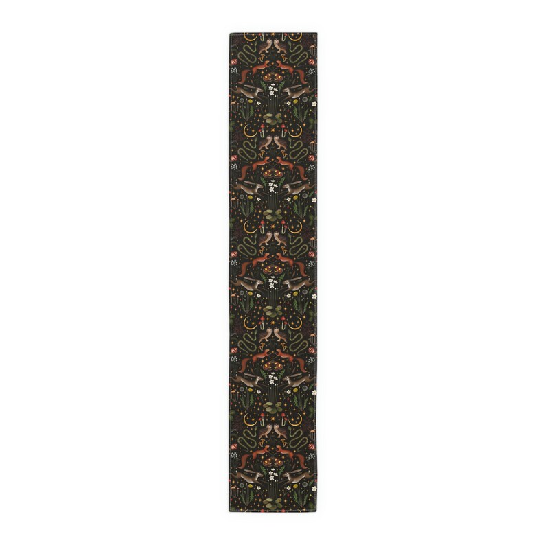 Camino de mesa Bosque Oscuro, Camino de mesa Bosque de Hadas Estilo Cottagecore Oscuro, Decoración de Comedor con Tema Bosque Oscuro, Camino de mesa Bruja con Criaturas del Bosque imagen 3