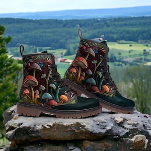 Fairy Mushrooms veganistische leren gevechtslaarzen, Witchy-gevechtslaarzen, paddenstoel donkere groenblauwe laarzen, Boho Mushroomcore Festival Wear kunstleren laars