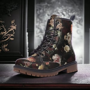 Donkere bloemen vegan leren gevechtslaarzen, gotische bloemenlaarzen, grillige bloemenlaarzen, heksenbloemenlaarzen, kunstleer boho bloemenlaarzen