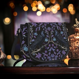 Gothic Violet Raven's Roost vegan crossbody zadeltas portemonnee, Witchy Ravens crossbody portemonnee, Goth Girl cadeau, Whimsigoth Crowcore handtas
