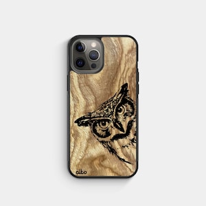 Hibou en bois d'olivier - Étui pour iPhone en bois véritable - iPhone 16 Pro, 15,14 - Samsung Galaxy S25, S24, S23FE - Google Pixel 9XL, 8a - Fabriqué au Canada Alto Collective