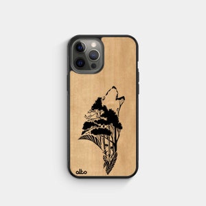May include: A phone case with a black border and a light brown wood grain back. A black silhouette of a howling wolf with a forest scene is featured on the back. The brand name "alto" is printed in black at the bottom.