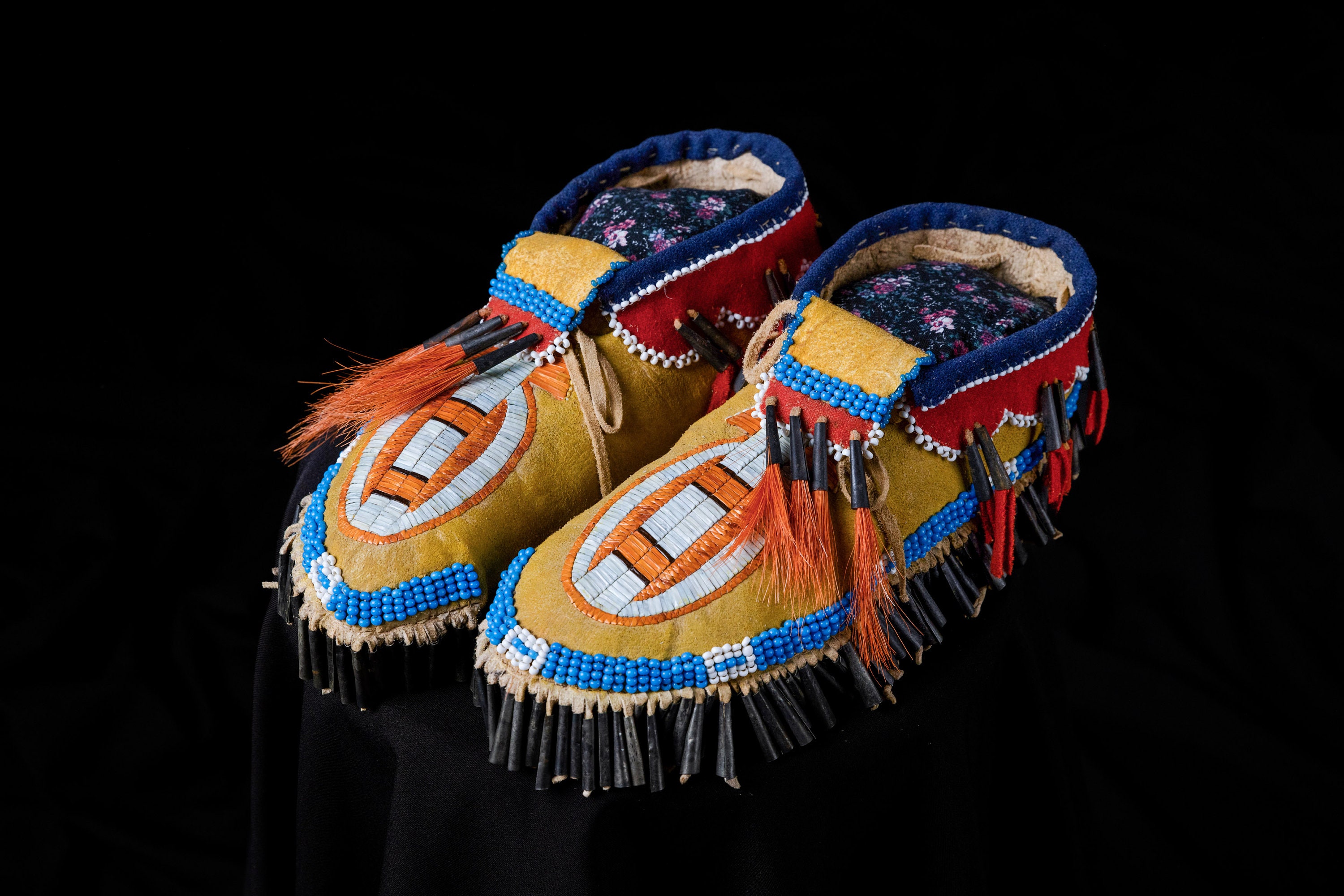 Dakota buckskin shirt. Shoshone beaded bag. Cheyenne moccasins and Lakota  moccasins . - Picture of Fort Caspar Museum and Historic Site, Casper -  Tripadvisor