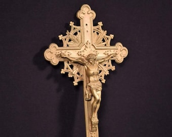 H8.5” Reticulated Base Ornate Standing Cross/Crucifix 20th C Antique Bronze E H8.5” Reticulated Base Ornate Standing Cross/Crucifix 20th C Antique Bronze E