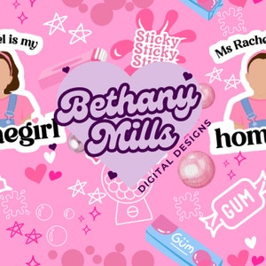 Pode incluir: Um fundo rosa com um coração roxo que diz "Bethany Mills Digital Designs" em uma fonte retrô. Há outros adesivos no fundo com texto como "Gum", "Ms Rachel", "homegirl" e "Sticky Sticky Sticky".