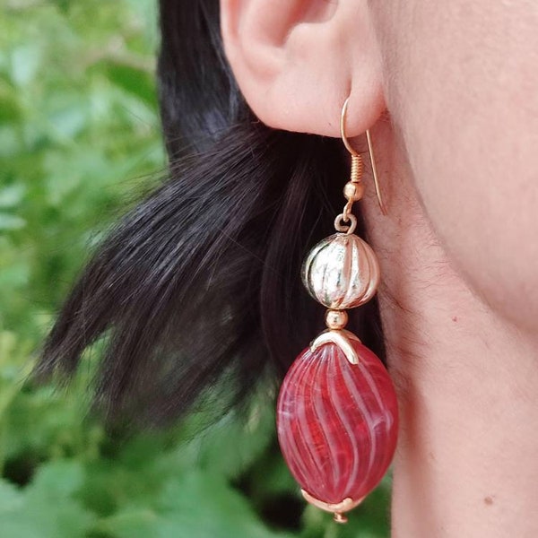 Vintage Candy earrings Y2K fashion earrings for pierced ears Dangle drop plastic fantastic earrings Ruby red relief striped earrings Party