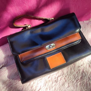 Bolsa de couro de escorpião vintage dos anos 70, bolsa mensageiro masculina, bolsa de couro retrô, moda masculina elegante, estilo atemporal, acessórios masculinos vtg