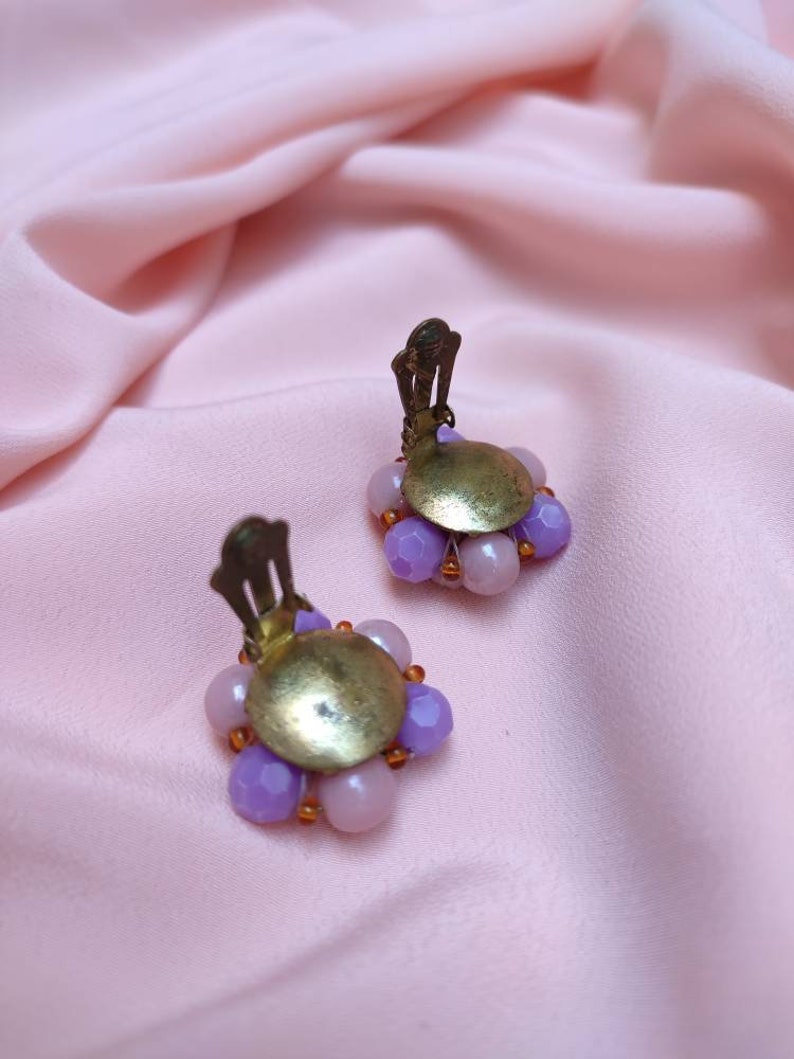 Vintage funky cluster earrings Summer jewelry Summer time earrings Clip on earrings Faux bijoux Beaded earrings Purple colour earrings Retro image 4