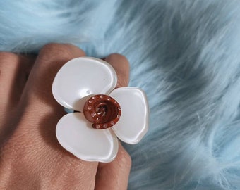 Vintage chunky flower ring Fashionable big rings Girly ring Acrylic ring Romantic ring White flower ring A rose ring Trending ring Bohemian