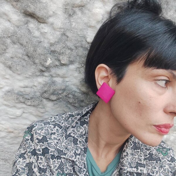 Vintage fuchsia kleur oorbellen Clip op oorbellen West-Duitsland oorbellen Vrouwen oorbellen Retro mode outfits Geometrische monochromatische clips