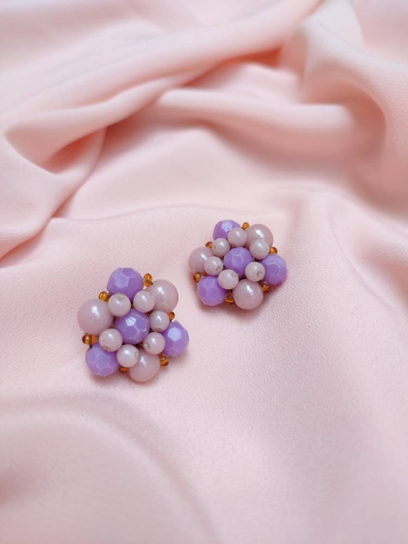 Vintage funky cluster earrings Summer jewelry Summer time earrings Clip on earrings Faux bijoux Beaded earrings Purple colour earrings Retro image 1