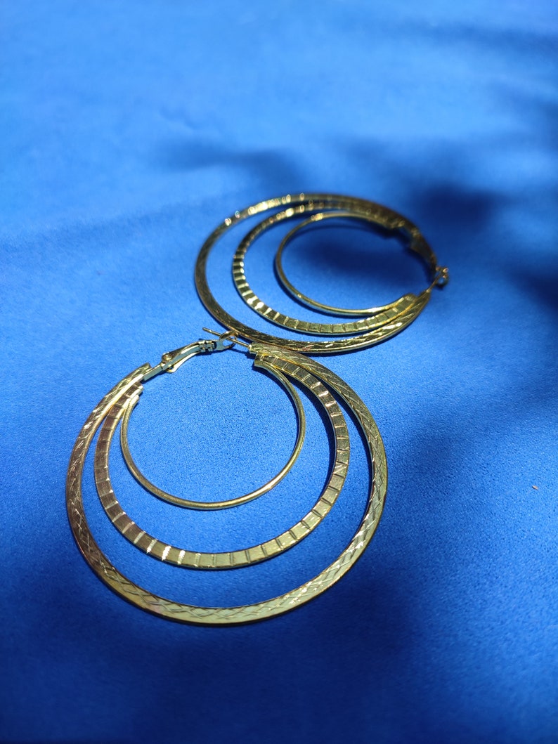 Vintage carving gold tone triple hoop earrings for pierced ears Notch design earrings Classic statement earrings Triple hoop studs Minimal image 10