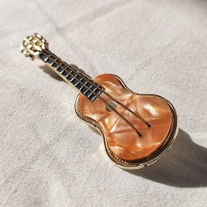 Vintage guitar brooch pin Instrument organ pin Unisex jewelry Gift for musicians Figural guitar pin brooch Lucite guitar brooch Musical vtg