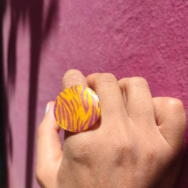 Vintage marine life ring Retro fashion summer ring Shell sea shell ring Adjustable size ring Hand painted Hand fabricated collectible ring