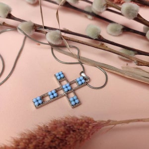 Vintage chain with cross necklace Y2K pendants Cross pendant Blue pendant necklace Faux bijoux Religious jewelry Ornate cross pendant Blue