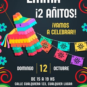 Puede incluir: Una tarjeta de invitación de cumpleaños gris oscuro con una piñata colorida y banderines de papel picado. El texto dice: CUMPLE DE EMMA, ¡2 AÑITOS!, ¡VAMOS A CELEBRAR!!, DOMINGO 12 OCTUBRE, DE 15 A 19 HS, CALLE CUALQUIERA 123, CUALQUIER LUGAR, CONFIRMAR ASISTENCIA 1234-5678.