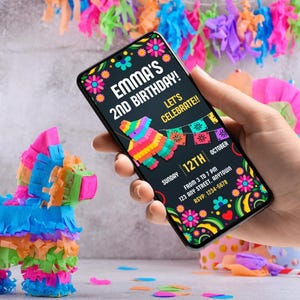 Puede incluir: Un smartphone muestra una invitación de cumpleaños digital con fondo negro, motivos florales coloridos y un gráfico de piñata. El texto dice: EMMA'S 2ND BIRTHDAY! LET'S CELEBRATE!! SUNDAY 12TH OCTOBER FROM 3 TO 7 PM 123 ANY STREET, ANYTOWN RSVP: 1234-5678.