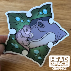 Pegatina de vinilo inspirada en Littlefoot y su madre, con forma de árbol y estrella de dibujos animados.