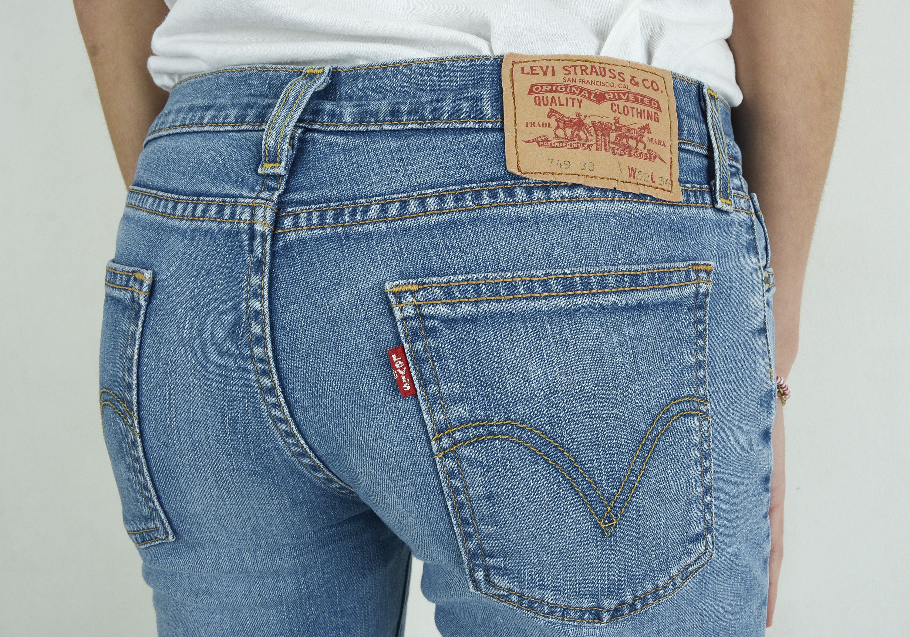 Vintage LEVI'S STRAUSS 749 88 Women's W32 L34 Regular Fit Vintage LEVI'S STRAUSS 749 88 Women's W32 L34 Regular Fit
