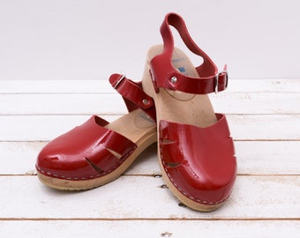 Vintage Dames Klompen Kunstleer Zweedse Enkelbandjes Gesloten Hakken EU37 UK4 US6,5 Schoenen Sandalen Houten Hout Festival Zweden Rood Zomer 2v