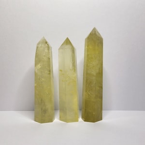 Citrino, ametista calda con riflessi giallo oro. Noto per la sua energia cristallina e spesso usato per la manifestazione e la concentrazione.