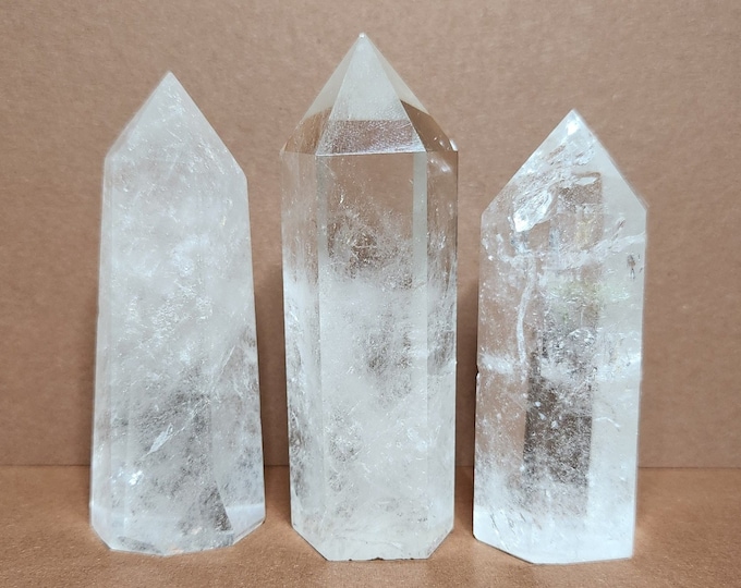 Rock Crystal: Purifies, clears the mind and promotes energy balance. Strengthens intentions and stimulates spiritual growth.