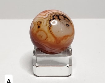 Carnelian pearl: Beautiful stone that promotes vitality, creativity and courage. Strengthens self-confidence, passion and releases negative emotion.