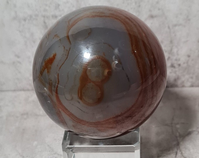 Botswana Agate: Promotes inner stability and courage. Strengthens communication skills and aids in emotional healing and growth.