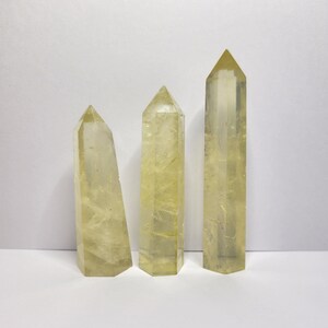 Citrino, ametista calda dal colore caldo e dorato. Noto per la sua energia attivante e spesso utilizzato nel lavoro orientato all'intenzione.