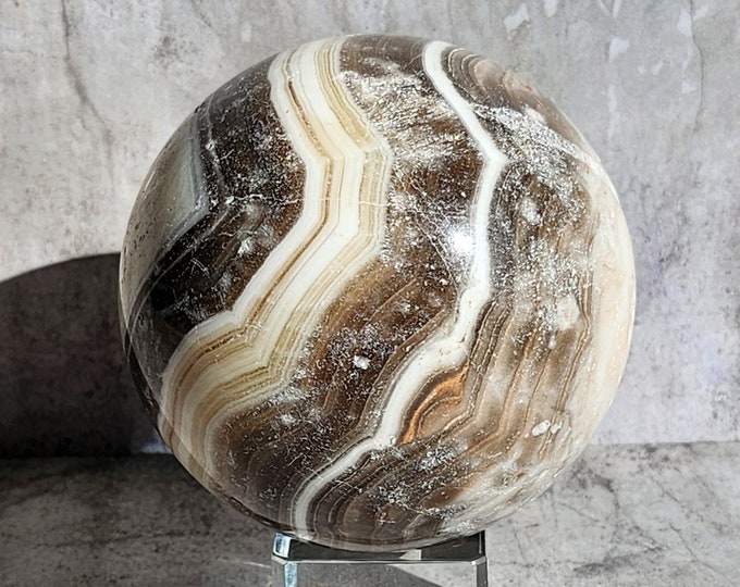 Zebra Calcite: Provides stability and grounding. Invites relaxation, inner peace, but also feeds creativity and inspiration.