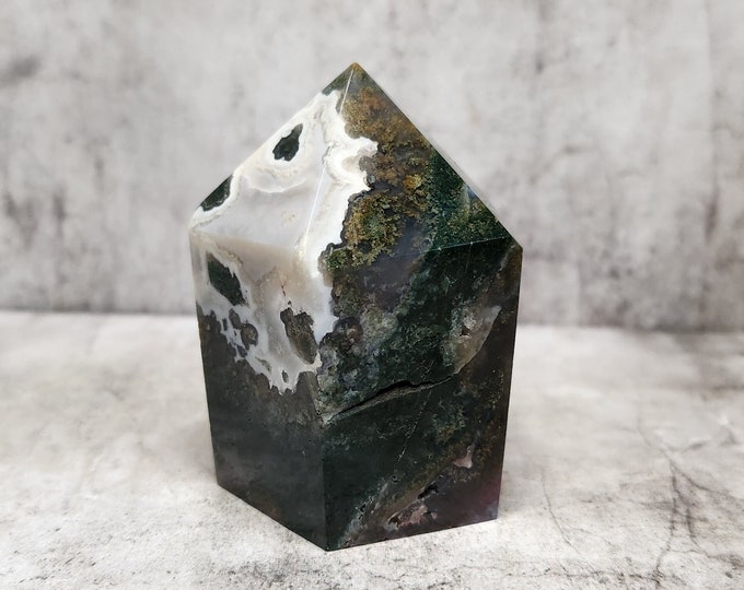 Green Moss Agate: Natural growth and stability. Connects to the earth, brings peace and renewal in abundant energy.