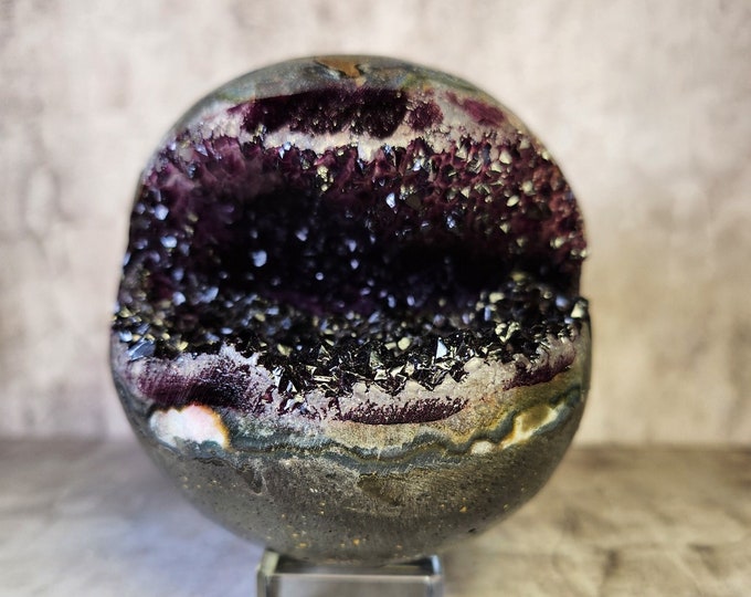 Amethyst: Soothing purple color, brings inner peace and spiritual development. Promotes clear thinking and emotional balance.