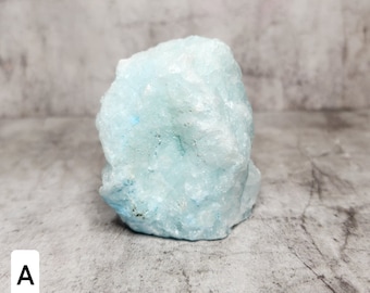 Blue Aragonite: Calming stone, relieves stress, promotes stability and inner peace. Ideal for meditation and emotional balance