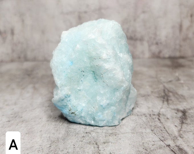 Blue Aragonite: Calming stone, relieves stress, promotes stability and inner peace. Ideal for meditation and emotional balance