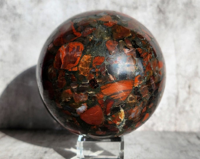 Conglomerate Brecci Jasper, helps you stand in your power, promotes willpower and perseverance. Promotes organizing and quick thinking.