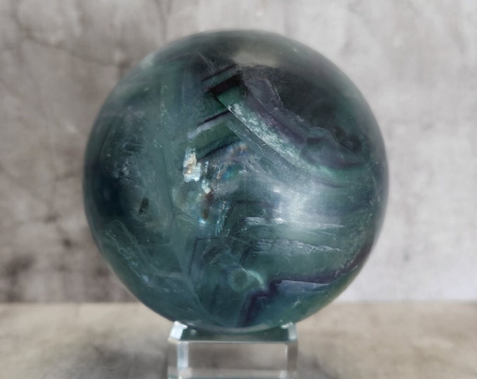 Rainbow fluorite is a protective and stabilizing stone that increases self-confidence and helps to bring structure to our lives.