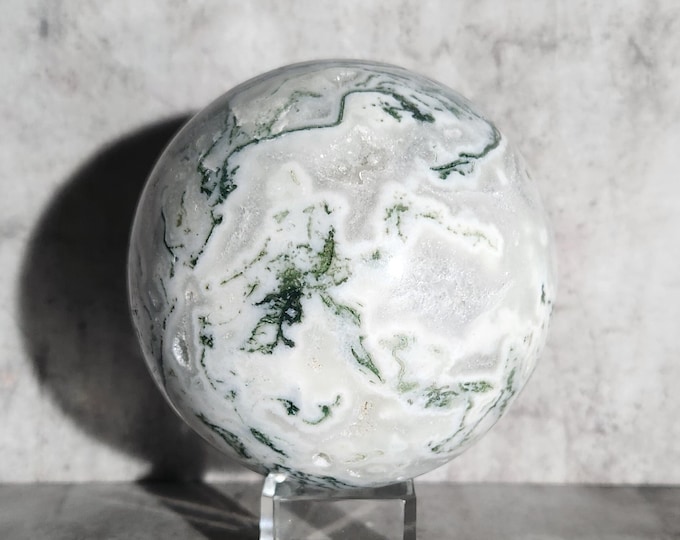 Green Moss Agate ball: embraces growth, tranquility and earthly connection, brings stability and balance with its calming, natural energy.