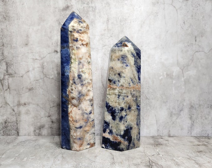 Sunset Sodalite reveals self-knowledge and promotes self-truth. It strengthens self-acceptance, self-respect and self-confidence.