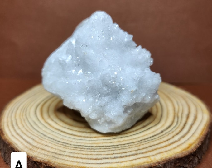 White Quartz Geode: Purity and energetic amplification. It radiates clarity and uplifts any space with its purifying energy.