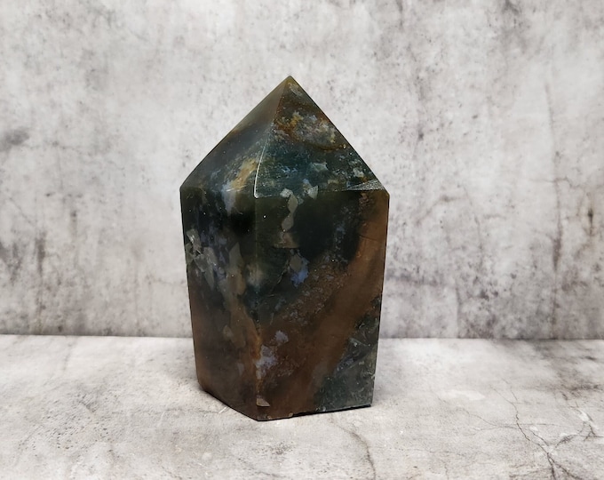Indian Agate: Promotes emotional balance, communication and inner strength. A stone of serenity and clarity.