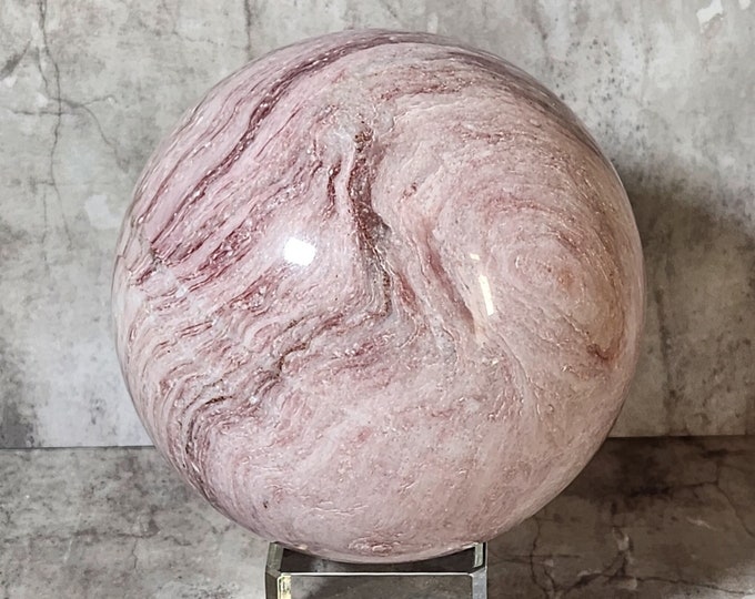 Pink Caribbean Calcite: helps reduce stress and anxiety. It promotes intuition, balance and inner growth