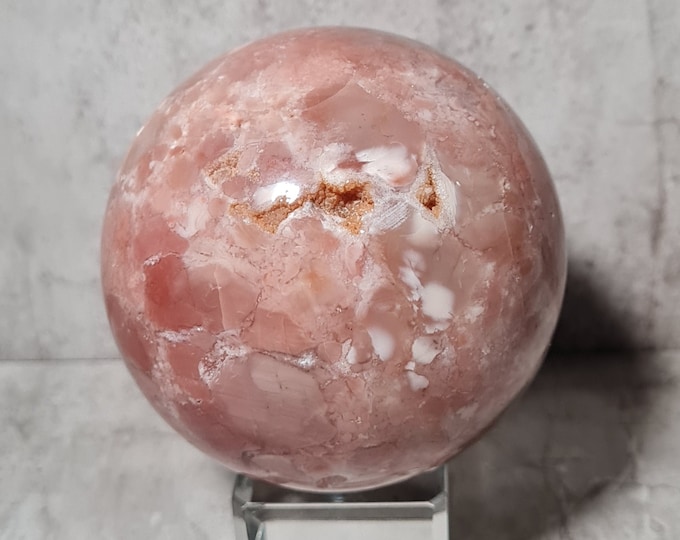 Pink Flower Agate: Promotes love and compassion. Its delicate hues and floral patterns make it a beautiful choice for harmony.