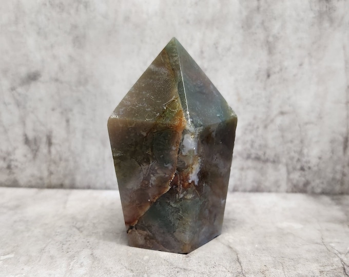Indian Agate: Provides inner peace, stability and promotes acceptance. Stimulates self-confidence and supports emotional healing.