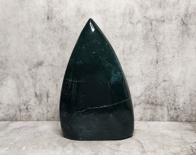 Green Jasper: Earthy green tones with powerful grounding properties, promotes balance, growth and natural connectedness.
