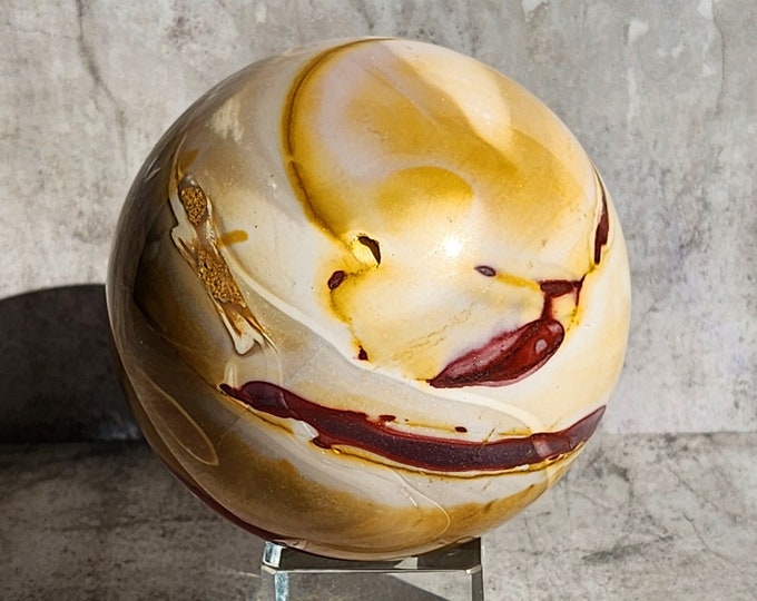 Mookaite Jasper: Strengthens grounding, stability, promotes inner peace and harmony, stimulates a sense of connection with nature