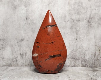 Red Jasper: Deep red hues with powerful grounding properties, promotes courage, vitality and physical strength and a balanced life