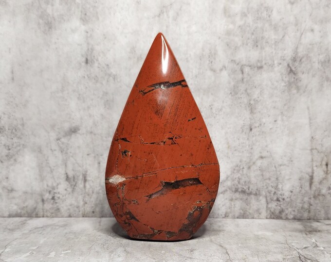 Red Jasper: Deep red hues with powerful grounding properties, promotes courage, vitality and physical strength and a balanced life