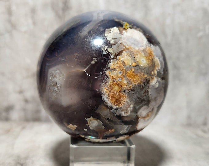 Black flower agate: grounding, protective. Beautiful colour shades bring balance and peace. A harmonious crystal full of stability