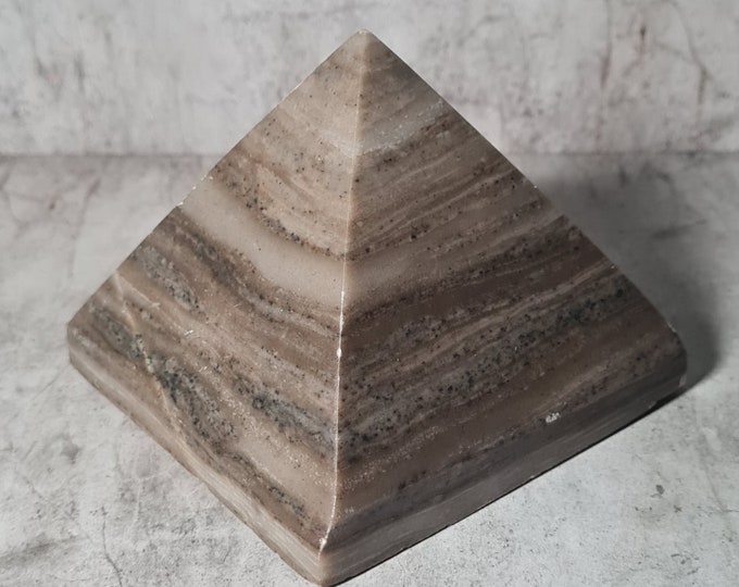 XL Natural Stone Calcite pyramid 702g that should not be missing in your collection, beautiful ornament for your altar or as a gift.