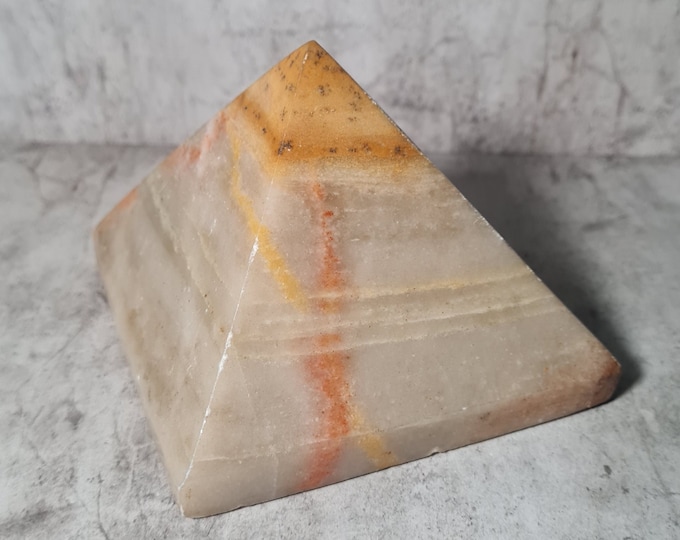 XL Calcite pyramid 702g, natural stone that should not be missing in your collection, beautiful ornament for your altar or as a gift.
